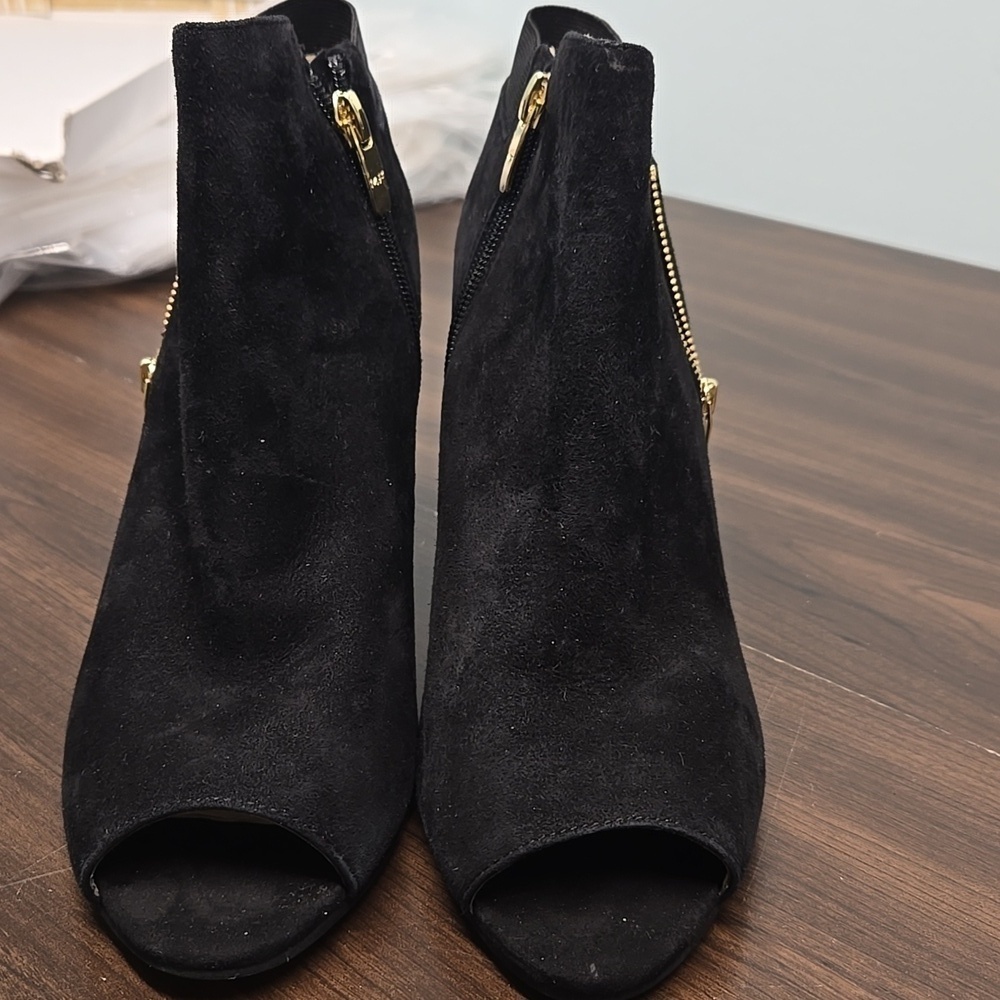 Marc Fisher Size 9 Black Suede Peep Toe Heeled Booties